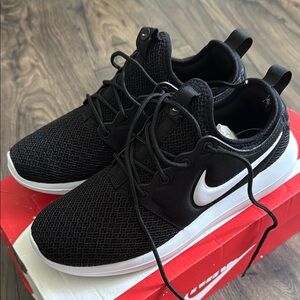 Nike Roshe Two Black and White Sneakers
